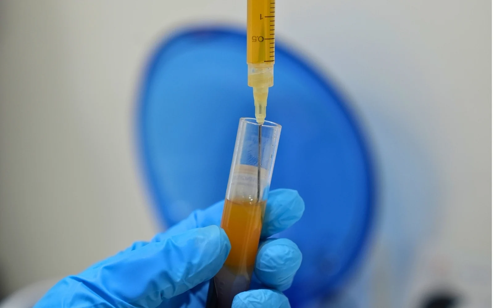 Preparing equipment for a PRP or PRF treatment